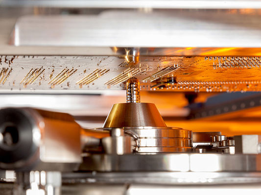 모듈 디자인 PCB 판 고정 조립을위한 온라인 선택 파동 용접 장비